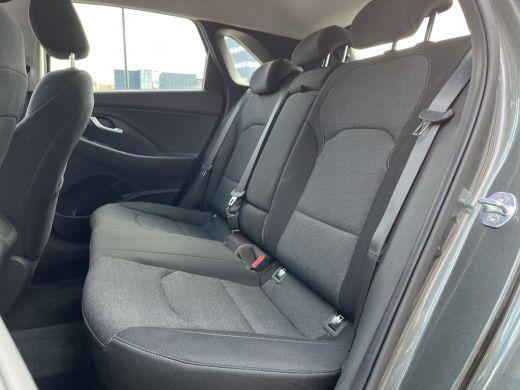 Hyundai i30 1.0 T-GDi MHEV Comfort Smart | Climate Control | Cruise Control | Navigatie | Rijklaarprijs! ActivLease financial lease