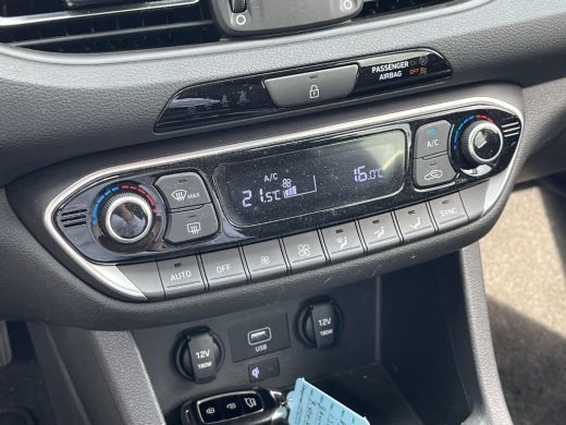 Hyundai i30 1.0 T-GDi MHEV Comfort Smart | Climate Control | Cruise Control | Navigatie | Rijklaarprijs! ActivLease financial lease