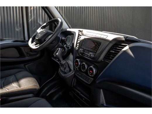 Iveco Daily 35S14V 2.3 L2H2 | Automaat | 1e Eigenaar | Euro 6 | Cruise | Climate | Trekhaak ActivLease financial lease