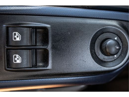 Iveco Daily 35S14V 2.3 L2H2 | Automaat | 1e Eigenaar | Euro 6 | Cruise | Climate | Trekhaak ActivLease financial lease