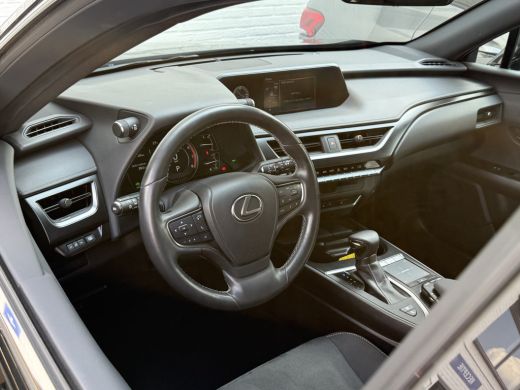 Lexus UX 250h Preference Line | CarPlay | ACC | Dodehoek | Keyless | 18 inch ActivLease financial lease