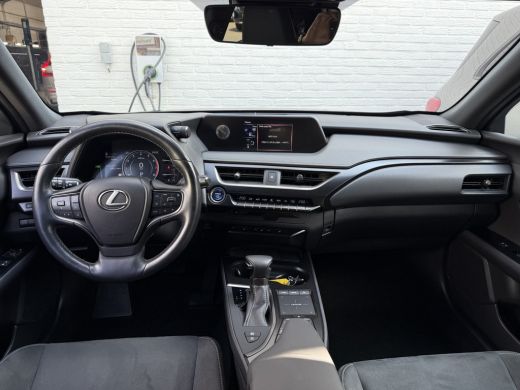 Lexus UX 250h Preference Line | CarPlay | ACC | Dodehoek | Keyless | 18 inch ActivLease financial lease