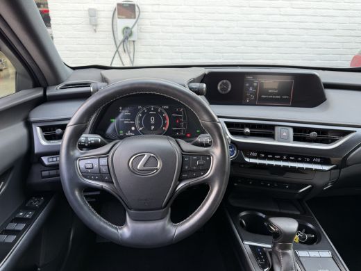 Lexus UX 250h Preference Line | CarPlay | ACC | Dodehoek | Keyless | 18 inch ActivLease financial lease