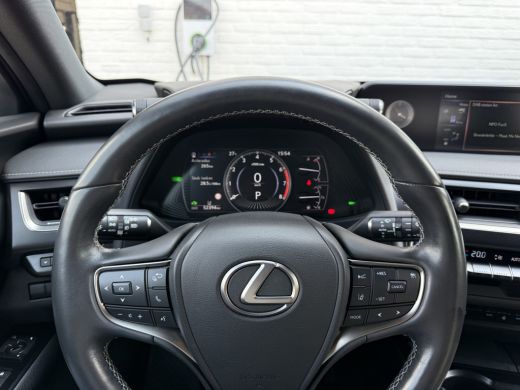 Lexus UX 250h Preference Line | CarPlay | ACC | Dodehoek | Keyless | 18 inch ActivLease financial lease