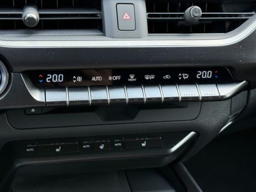 Lexus UX 250h Preference Line | CarPlay | ACC | Dodehoek | Keyless | 18 inch ActivLease financial lease