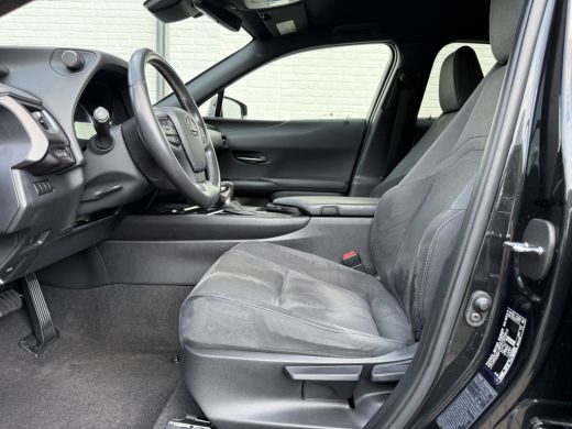Lexus UX 250h Preference Line | CarPlay | ACC | Dodehoek | Keyless | 18 inch ActivLease financial lease