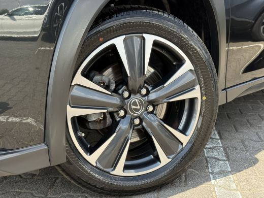 Lexus UX 250h Preference Line | CarPlay | ACC | Dodehoek | Keyless | 18 inch ActivLease financial lease