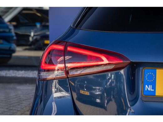 Mercedes-Benz A-Klasse 250 e AMG Line | Panoramadak | Dodehoeksensor | 360&deg; Camera | Lane Keeping Assist | Stoelverwarmi... ActivLease financial lease