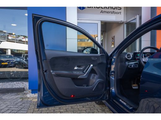 Mercedes-Benz A-Klasse 250 e AMG Line | Panoramadak | Dodehoeksensor | 360&deg; Camera | Lane Keeping Assist | Stoelverwarmi... ActivLease financial lease