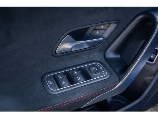 Mercedes-Benz A-Klasse 250 e AMG Line | Panoramadak | Dodehoeksensor | 360&deg; Camera | Lane Keeping Assist | Stoelverwarmi... ActivLease financial lease