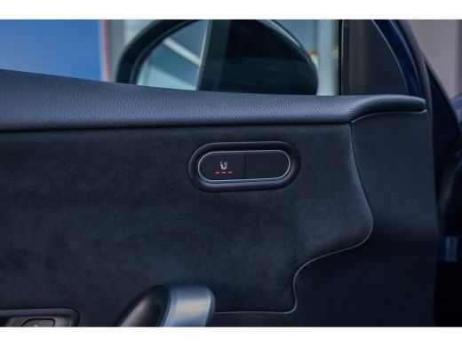 Mercedes-Benz A-Klasse 250 e AMG Line | Panoramadak | Dodehoeksensor | 360&deg; Camera | Lane Keeping Assist | Stoelverwarmi... ActivLease financial lease