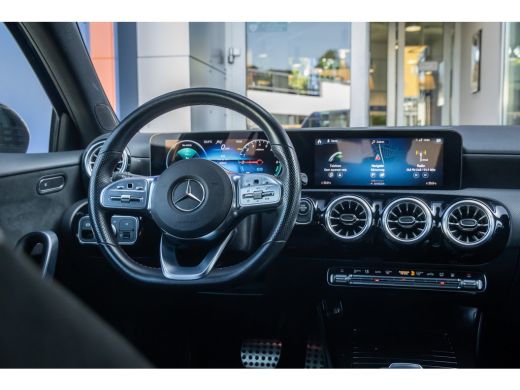 Mercedes-Benz A-Klasse 250 e AMG Line | Panoramadak | Dodehoeksensor | 360&deg; Camera | Lane Keeping Assist | Stoelverwarmi... ActivLease financial lease