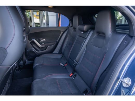 Mercedes-Benz A-Klasse 250 e AMG Line | Panoramadak | Dodehoeksensor | 360&deg; Camera | Lane Keeping Assist | Stoelverwarmi... ActivLease financial lease