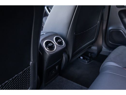 Mercedes-Benz A-Klasse 250 e AMG Line | Panoramadak | Dodehoeksensor | 360&deg; Camera | Lane Keeping Assist | Stoelverwarmi... ActivLease financial lease