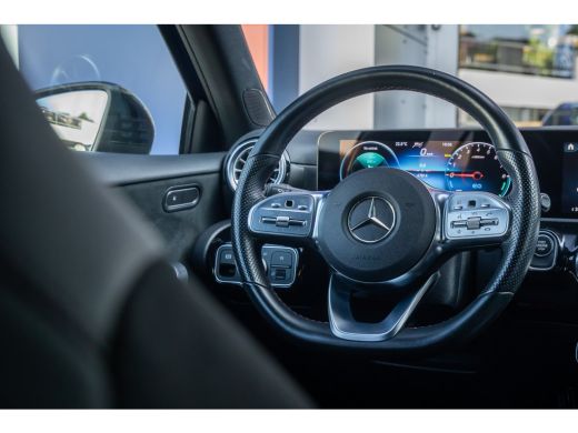 Mercedes-Benz A-Klasse 250 e AMG Line | Panoramadak | Dodehoeksensor | 360&deg; Camera | Lane Keeping Assist | Stoelverwarmi... ActivLease financial lease