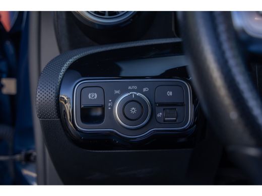 Mercedes-Benz A-Klasse 250 e AMG Line | Panoramadak | Dodehoeksensor | 360&deg; Camera | Lane Keeping Assist | Stoelverwarmi... ActivLease financial lease