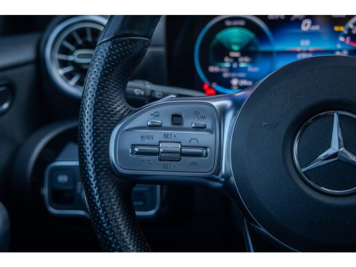 Mercedes-Benz A-Klasse 250 e AMG Line | Panoramadak | Dodehoeksensor | 360&deg; Camera | Lane Keeping Assist | Stoelverwarmi... ActivLease financial lease