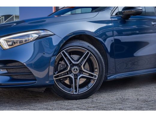 Mercedes-Benz A-Klasse 250 e AMG Line | Panoramadak | Dodehoeksensor | 360&deg; Camera | Lane Keeping Assist | Stoelverwarmi... ActivLease financial lease