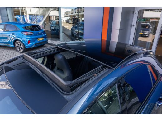 Mercedes-Benz A-Klasse 250 e AMG Line | Panoramadak | Dodehoeksensor | 360&deg; Camera | Lane Keeping Assist | Stoelverwarmi... ActivLease financial lease