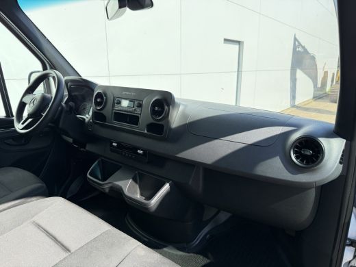 Mercedes-Benz eSprinter 312 55 kWh L2H2 Elektrisch 145km WLTP 92,5% (SOH) 80kw Snelladen Climate Control Camera ActivLease financial lease