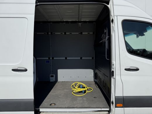 Mercedes-Benz eSprinter 312 55 kWh L2H2 Elektrisch 145km WLTP 92,5% (SOH) 80kw Snelladen Climate Control Camera ActivLease financial lease