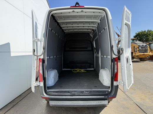 Mercedes-Benz eSprinter 312 55 kWh L2H2 Elektrisch 145km WLTP 92,5% (SOH) 80kw Snelladen Climate Control Camera ActivLease financial lease