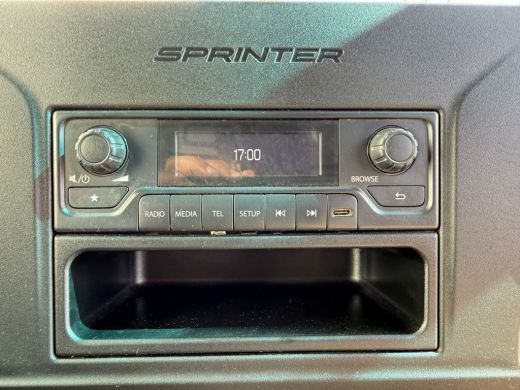 Mercedes-Benz eSprinter 312 55 kWh L2H2 Elektrisch 145km WLTP 92,5% (SOH) 80kw Snelladen Climate Control Camera ActivLease financial lease
