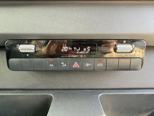 Mercedes-Benz eSprinter 312 55 kWh L2H2 Elektrisch 145km WLTP 92,5% (SOH) 80kw Snelladen Climate Control Camera ActivLease financial lease