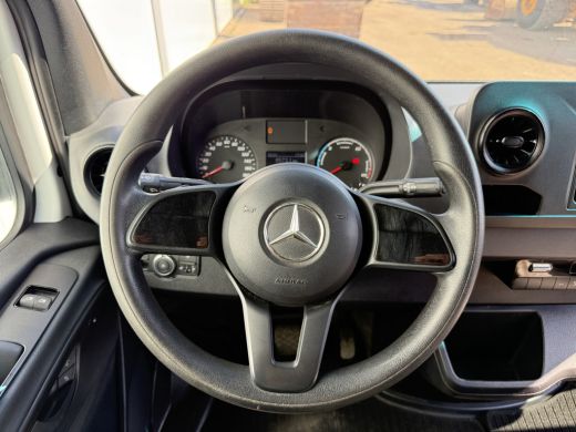 Mercedes-Benz eSprinter 312 55 kWh L2H2 Elektrisch 145km WLTP 92,5% (SOH) 80kw Snelladen Climate Control Camera ActivLease financial lease