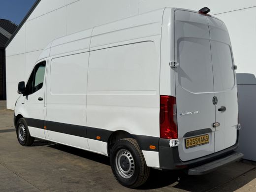 Mercedes-Benz eSprinter 312 55 kWh L2H2 Elektrisch 145km WLTP 92,5% (SOH) 80kw Snelladen Climate Control Camera ActivLease financial lease