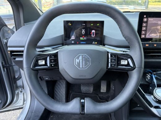 MG MG4 EV Luxury 64 kWh LONG RANGE | SOH 95% | 15.000KM | 360&deg; CAMERA | STOEL & STUURVERWARMING | 7 JAAR MG... ActivLease financial lease