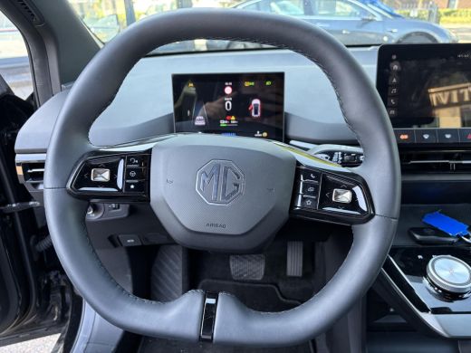 MG MG4 EV Luxury 64 kWh LONG RANGE | SOH 97% | 8000KM |  360&deg; CAMERA | STOEL & STUURVERWARMING | 7 JAAR MG ... ActivLease financial lease