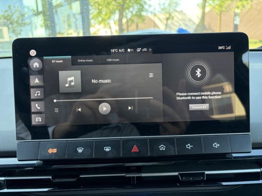 MG MG4 EV Luxury 64 kWh LONG RANGE | SOH 97% | 8000KM |  360&deg; CAMERA | STOEL & STUURVERWARMING | 7 JAAR MG ... ActivLease financial lease