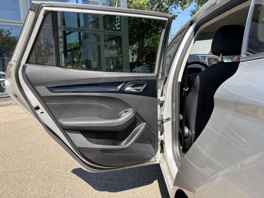MG MG5 Long Range Comfort 61 kWh SOH 96% | ACHTERUITRIJCAMERA | ADAPTIVE CRUISE CONTROL | STOEL & STUURV... ActivLease financial lease