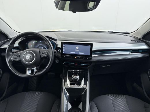MG MG5 Long Range Comfort 61 kWh VAN:24.900,- VOOR:21.877,- UW HERFSTVOORDEEL:3.023,- SOH 96% | ACHTERUI... ActivLease financial lease