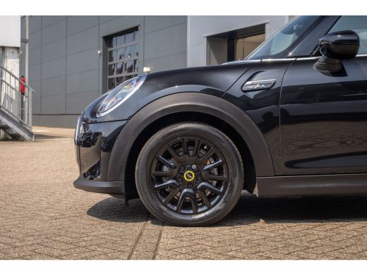 Mini Electric Camden Edition 33 kWh | Apple Carplay/Android Auto | Parkeersensoren | FULL Led | Navi | Lederen ... ActivLease financial lease