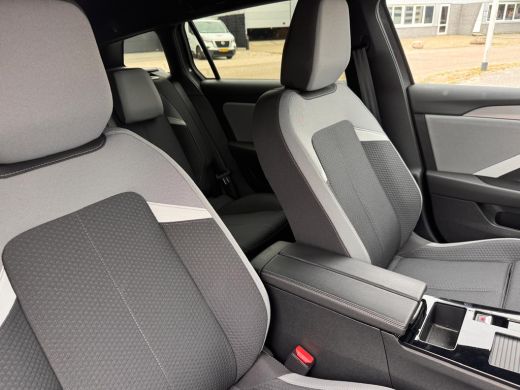 Opel Astra Sports Tourer 1.6 Turbo Plug In Hybrid Business Edition | Keyless start | Lichtmetalen velgen 17"... ActivLease financial lease