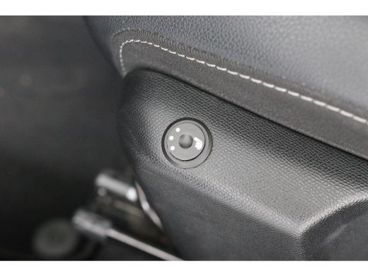 Opel Corsa 1.2 Elegance | Automaat! | Stoelverwarming | LED | Camera | Parkeersensoren V+A | Airco | Navi By... ActivLease financial lease