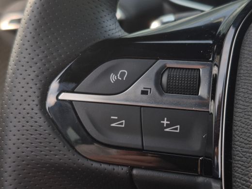 Peugeot 2008 1.2 Hybrid 145 GT Voor en achter camera | Climate control | Apple carplay en Android auto | Adapt... ActivLease financial lease