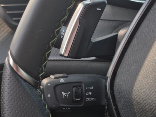 Peugeot 2008 1.2 Hybrid 145 GT Voor en achter camera | Climate control | Apple carplay en Android auto | Adapt... ActivLease financial lease