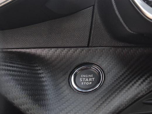 Peugeot 2008 1.2 Hybrid 145 GT Voor en achter camera | Climate control | Apple carplay en Android auto | Adapt... ActivLease financial lease