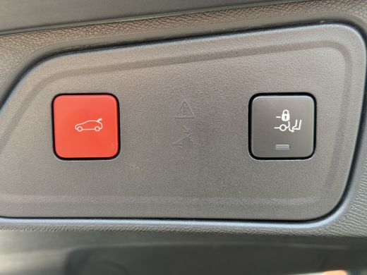Peugeot 3008 225pk HYbrid Allure Pack Business (Trekhaak - Elektrische klep - 360gr Camera - LED - Automatisch... ActivLease financial lease