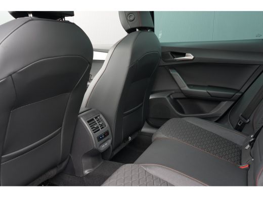 Seat Leon Sportstourer FR Business - eHybrid | Achteruitrijcamera | Automatisch dimmende binnenspiegel | Da... ActivLease financial lease