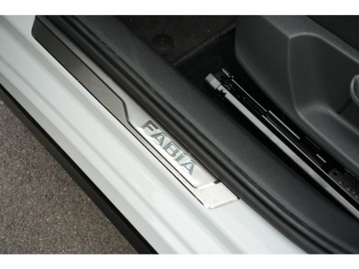 Skoda Fabia Monte Carlo | Achteruitrijcamera | Cruise control met speedlimiter | Driver Activity Assistant, v... ActivLease financial lease
