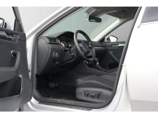 Skoda Superb Combi 1.4 218pk TSI iV Business Edition Plus | Camera | Cruise Control | Comfort Stoelen | ActivLease financial lease
