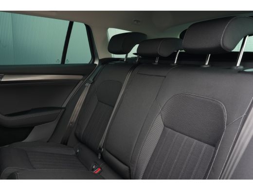Skoda Superb Combi 1.4 218pk TSI iV Business Edition Plus | Camera | Cruise Control | Comfort Stoelen | ActivLease financial lease