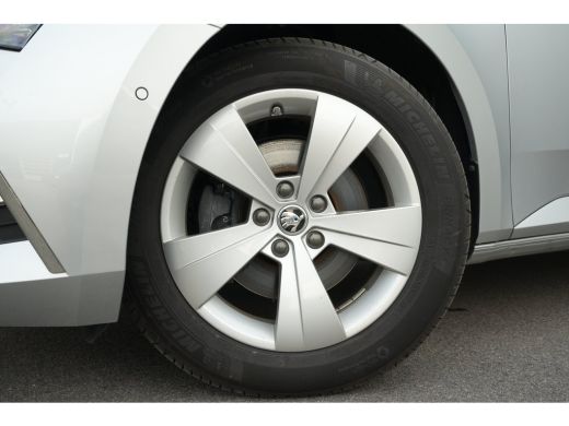 Skoda Superb Combi 1.4 218pk TSI iV Business Edition Plus | Camera | Cruise Control | Comfort Stoelen | ActivLease financial lease