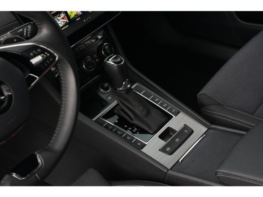 Skoda Superb Combi 1.4 218pk TSI iV Business Edition Plus | Camera | Cruise Control | Comfort Stoelen | ActivLease financial lease