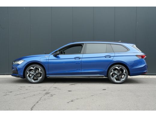 Skoda Superb Combi Sportline Business | Achteruitrijcamera | Climatronic, elektronische airconditioning met 3 ... ActivLease financial lease