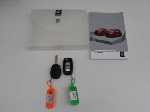 Smart Fortwo EQ Comfort PLUS 18 kWh | SOH 91.8% | Leder | Panoramadak | Stoelverwarming | Camera | Bluetooth |... ActivLease financial lease